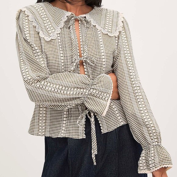 NWT Tie-front Peter Pan-collar blouse - Picture 2 of 3